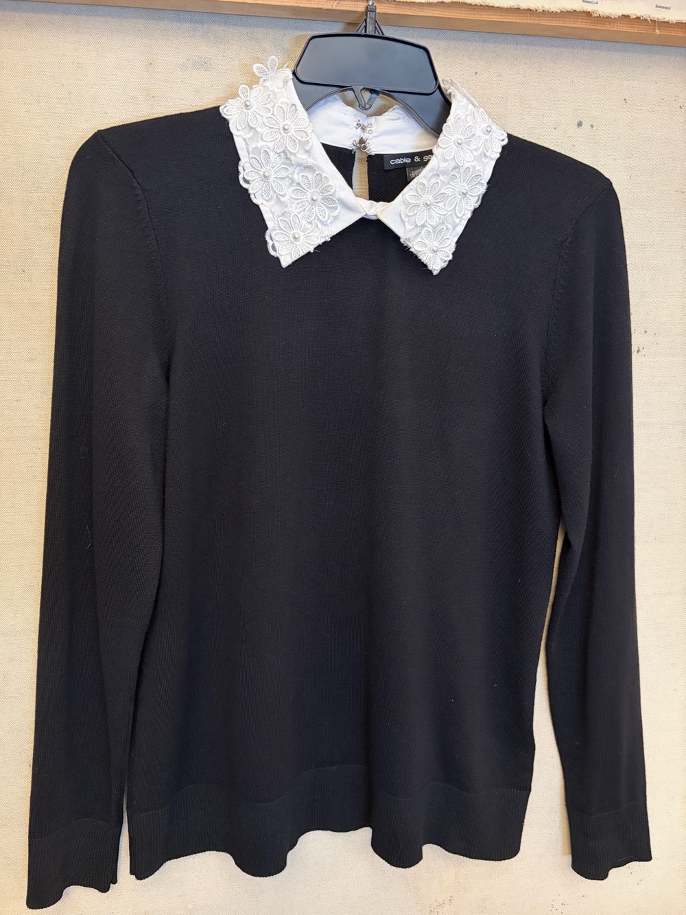 Cable & Gauge Black Sweater with White Floral Lace Collar, Women’s Size Small